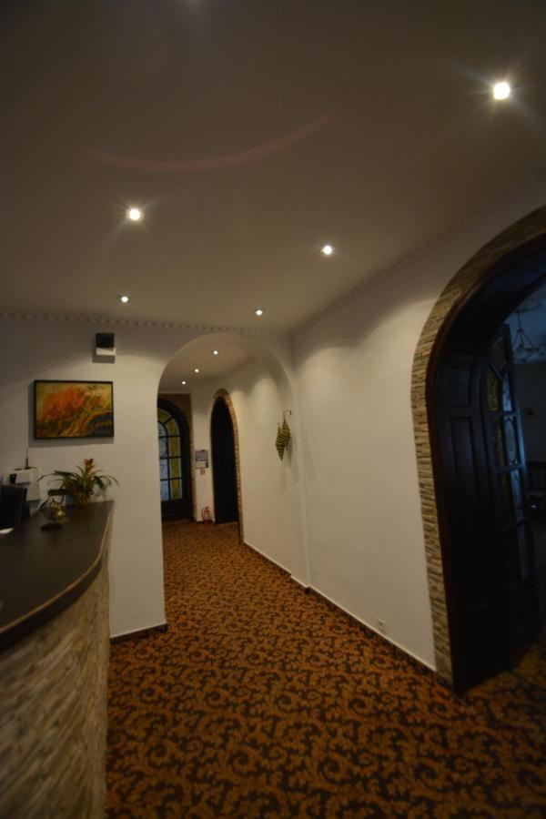 Gala - Guesthouse Oradea Ngoại thất bức ảnh