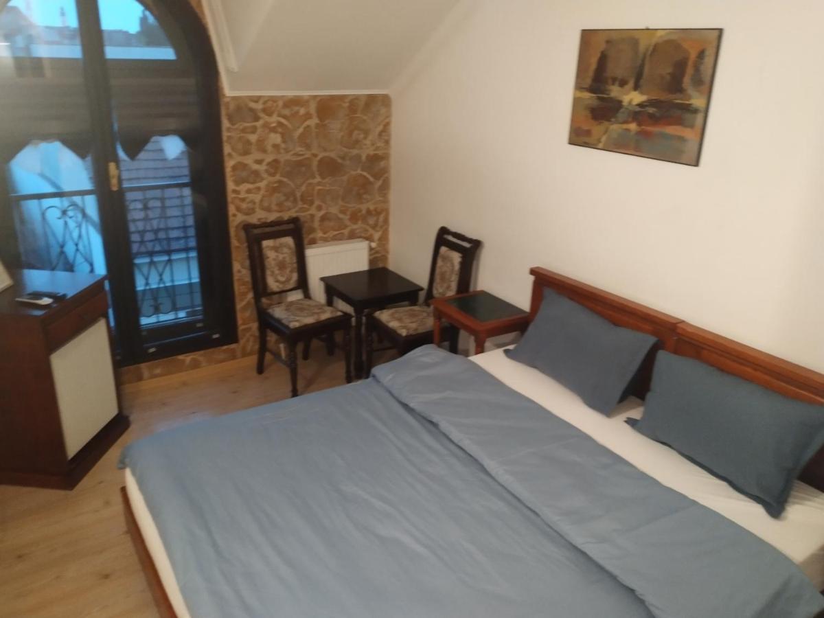 Gala - Guesthouse Oradea Phòng bức ảnh